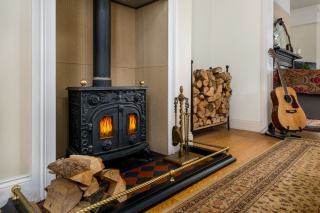 Combien coûte un hiver chauffé au bois dans une maison de 100 m²