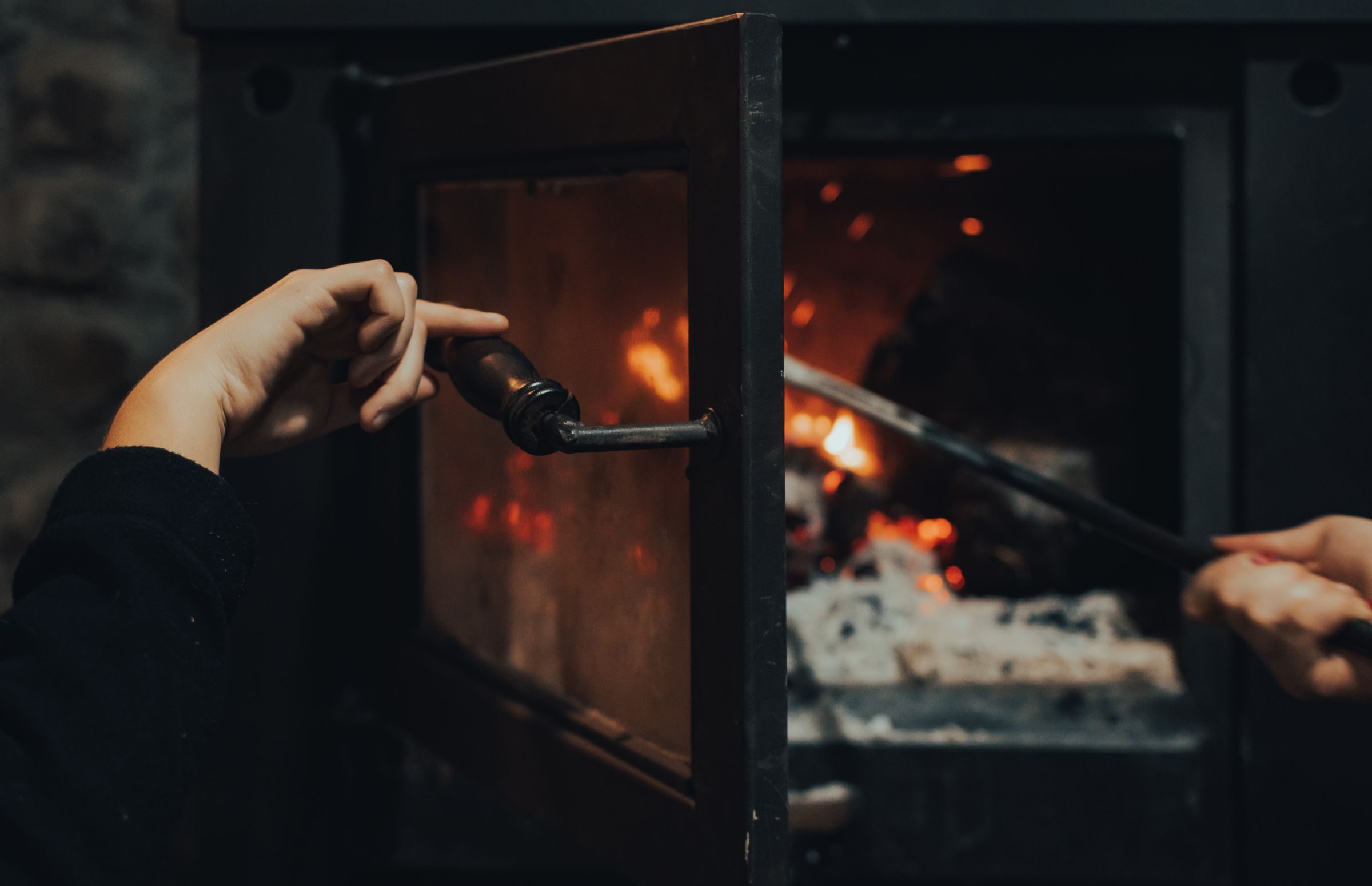 Poêle à bois en maison neuve, ce que la RE2020 impose vraiment
